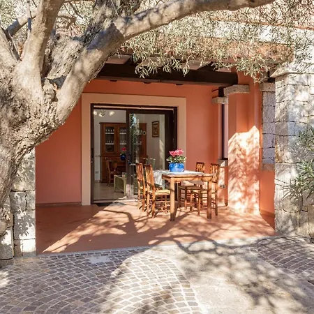 Porto San Paolo Apartments *